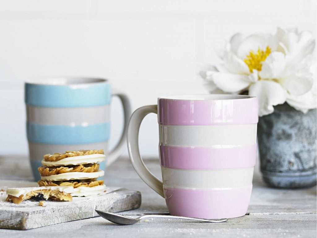 Colourful Tablescapes: Mugs