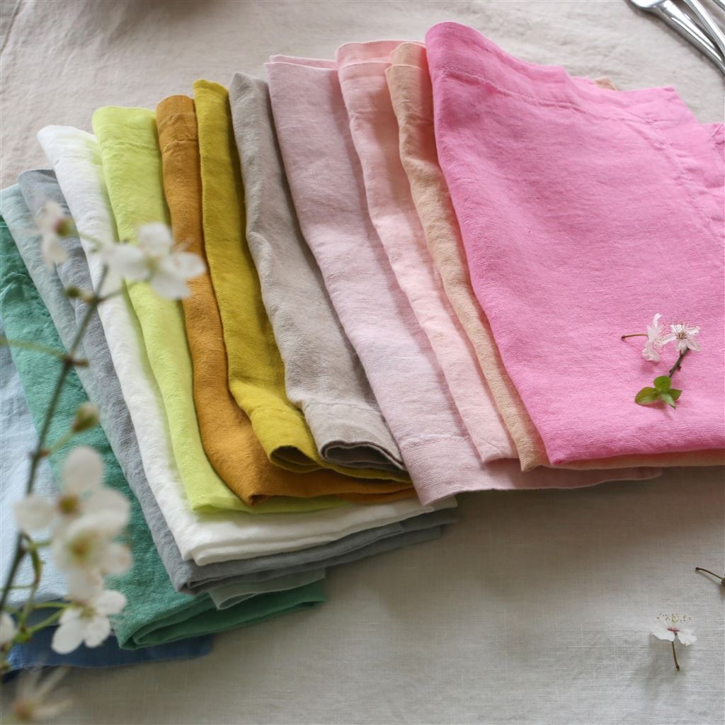 Colourful 
tablescapes: Linen